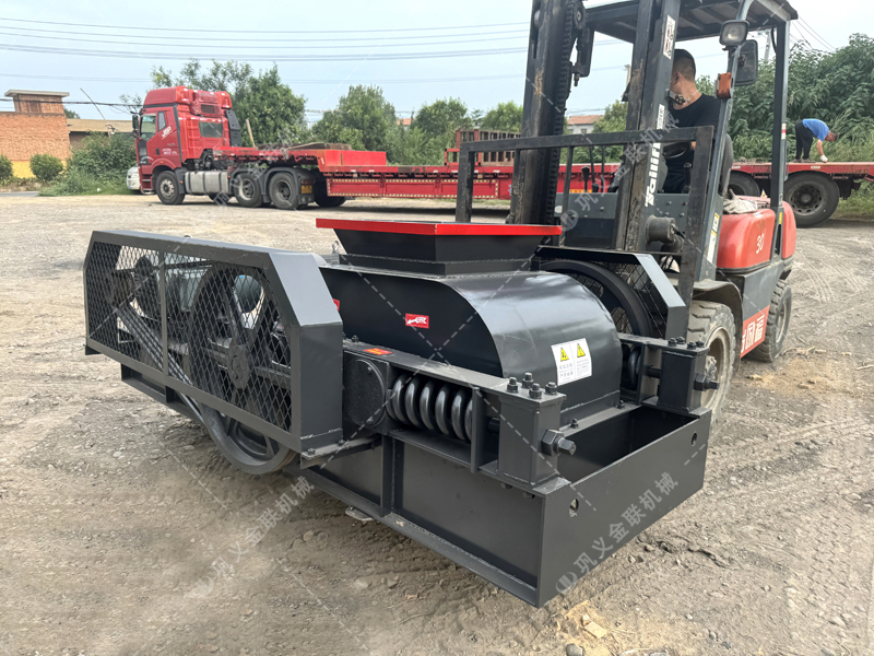 看雙齒輥破碎機(jī)如何將原料 “變廢為寶”,鑄就高利潤(rùn)顆粒塊 看雙齒輥破碎機(jī)如何將原料 “變廢為寶”,鑄就高利潤(rùn)顆粒塊